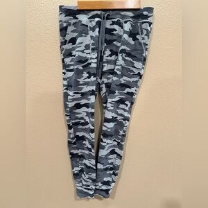 Zyia active large gray and black camo joggers.
